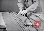 Immagine di Signal Corps Radio 694 SCR United States USA, 1944, secondo 50 filmato di repertorio 65675039094