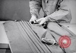 Immagine di Signal Corps Radio 694 SCR United States USA, 1944, secondo 55 filmato di repertorio 65675039094