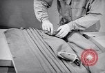 Immagine di Signal Corps Radio 694 SCR United States USA, 1944, secondo 57 filmato di repertorio 65675039094
