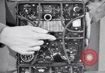 Immagine di Signal Corps Radio 694 SCR United States USA, 1944, secondo 8 filmato di repertorio 65675039095