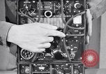 Immagine di Signal Corps Radio 694 SCR United States USA, 1944, secondo 10 filmato di repertorio 65675039095