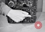 Immagine di Signal Corps Radio 694 SCR United States USA, 1944, secondo 12 filmato di repertorio 65675039095