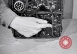 Immagine di Signal Corps Radio 694 SCR United States USA, 1944, secondo 14 filmato di repertorio 65675039095
