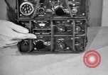 Immagine di Signal Corps Radio 694 SCR United States USA, 1944, secondo 15 filmato di repertorio 65675039095
