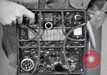 Immagine di Signal Corps Radio 694 SCR United States USA, 1944, secondo 20 filmato di repertorio 65675039095