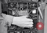 Immagine di Signal Corps Radio 694 SCR United States USA, 1944, secondo 23 filmato di repertorio 65675039095