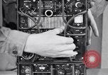 Immagine di Signal Corps Radio 694 SCR United States USA, 1944, secondo 24 filmato di repertorio 65675039095