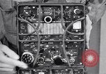 Immagine di Signal Corps Radio 694 SCR United States USA, 1944, secondo 32 filmato di repertorio 65675039095