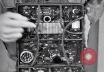 Immagine di Signal Corps Radio 694 SCR United States USA, 1944, secondo 34 filmato di repertorio 65675039095