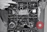 Immagine di Signal Corps Radio 694 SCR United States USA, 1944, secondo 35 filmato di repertorio 65675039095