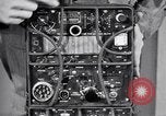 Immagine di Signal Corps Radio 694 SCR United States USA, 1944, secondo 36 filmato di repertorio 65675039095