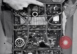 Immagine di Signal Corps Radio 694 SCR United States USA, 1944, secondo 37 filmato di repertorio 65675039095