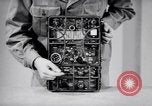 Immagine di Signal Corps Radio 694 SCR United States USA, 1944, secondo 40 filmato di repertorio 65675039095