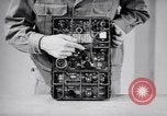 Immagine di Signal Corps Radio 694 SCR United States USA, 1944, secondo 41 filmato di repertorio 65675039095