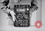 Immagine di Signal Corps Radio 694 SCR United States USA, 1944, secondo 47 filmato di repertorio 65675039095