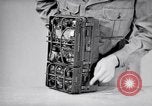 Immagine di Signal Corps Radio 694 SCR United States USA, 1944, secondo 51 filmato di repertorio 65675039095