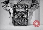Immagine di Signal Corps Radio 694 SCR United States USA, 1944, secondo 52 filmato di repertorio 65675039095