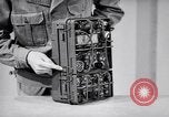 Immagine di Signal Corps Radio 694 SCR United States USA, 1944, secondo 54 filmato di repertorio 65675039095