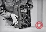 Immagine di Signal Corps Radio 694 SCR United States USA, 1944, secondo 56 filmato di repertorio 65675039095