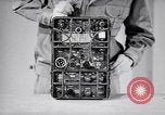 Immagine di Signal Corps Radio 694 SCR United States USA, 1944, secondo 60 filmato di repertorio 65675039095