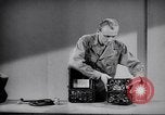 Immagine di Signal Corps Radio 694 SCR United States USA, 1944, secondo 4 filmato di repertorio 65675039096