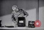 Immagine di Signal Corps Radio 694 SCR United States USA, 1944, secondo 7 filmato di repertorio 65675039096