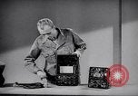 Immagine di Signal Corps Radio 694 SCR United States USA, 1944, secondo 8 filmato di repertorio 65675039096