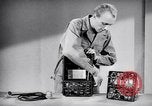 Immagine di Signal Corps Radio 694 SCR United States USA, 1944, secondo 12 filmato di repertorio 65675039096