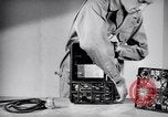 Immagine di Signal Corps Radio 694 SCR United States USA, 1944, secondo 14 filmato di repertorio 65675039096