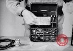 Immagine di Signal Corps Radio 694 SCR United States USA, 1944, secondo 16 filmato di repertorio 65675039096