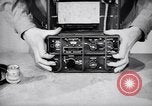 Immagine di Signal Corps Radio 694 SCR United States USA, 1944, secondo 18 filmato di repertorio 65675039096