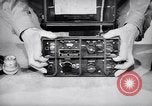 Immagine di Signal Corps Radio 694 SCR United States USA, 1944, secondo 19 filmato di repertorio 65675039096