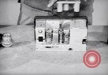 Immagine di Signal Corps Radio 694 SCR United States USA, 1944, secondo 24 filmato di repertorio 65675039096