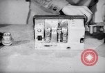 Immagine di Signal Corps Radio 694 SCR United States USA, 1944, secondo 25 filmato di repertorio 65675039096