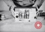 Immagine di Signal Corps Radio 694 SCR United States USA, 1944, secondo 26 filmato di repertorio 65675039096