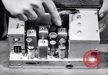 Immagine di Signal Corps Radio 694 SCR United States USA, 1944, secondo 28 filmato di repertorio 65675039096