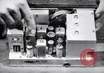 Immagine di Signal Corps Radio 694 SCR United States USA, 1944, secondo 30 filmato di repertorio 65675039096