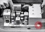 Immagine di Signal Corps Radio 694 SCR United States USA, 1944, secondo 31 filmato di repertorio 65675039096