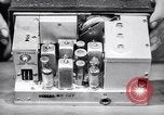 Immagine di Signal Corps Radio 694 SCR United States USA, 1944, secondo 32 filmato di repertorio 65675039096