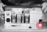 Immagine di Signal Corps Radio 694 SCR United States USA, 1944, secondo 33 filmato di repertorio 65675039096