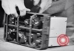 Immagine di Signal Corps Radio 694 SCR United States USA, 1944, secondo 35 filmato di repertorio 65675039096