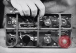 Immagine di Signal Corps Radio 694 SCR United States USA, 1944, secondo 36 filmato di repertorio 65675039096