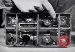 Immagine di Signal Corps Radio 694 SCR United States USA, 1944, secondo 38 filmato di repertorio 65675039096