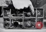 Immagine di Signal Corps Radio 694 SCR United States USA, 1944, secondo 39 filmato di repertorio 65675039096