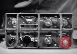 Immagine di Signal Corps Radio 694 SCR United States USA, 1944, secondo 43 filmato di repertorio 65675039096