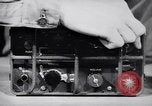 Immagine di Signal Corps Radio 694 SCR United States USA, 1944, secondo 44 filmato di repertorio 65675039096