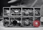 Immagine di Signal Corps Radio 694 SCR United States USA, 1944, secondo 47 filmato di repertorio 65675039096