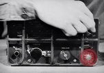 Immagine di Signal Corps Radio 694 SCR United States USA, 1944, secondo 48 filmato di repertorio 65675039096