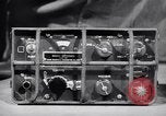Immagine di Signal Corps Radio 694 SCR United States USA, 1944, secondo 50 filmato di repertorio 65675039096