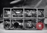 Immagine di Signal Corps Radio 694 SCR United States USA, 1944, secondo 53 filmato di repertorio 65675039096
